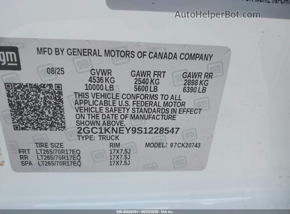 2GC1KNEY9S1228547 2025 CHEVROLET SILVERADO White Vista del compartimento del motor