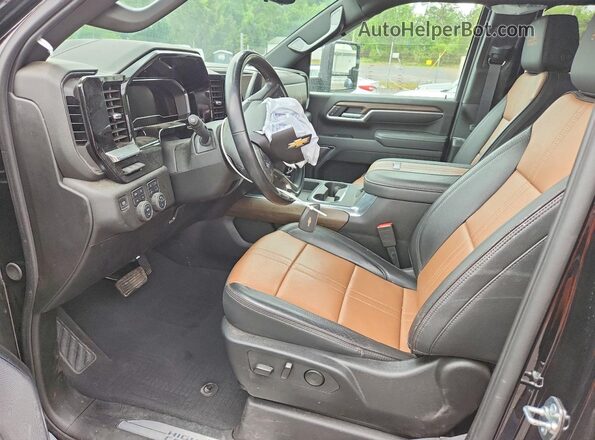 2GC4KRE78S1137605 2025 CHEVROLET SILVERADO Black Սալոնի դիմացի տեսք
