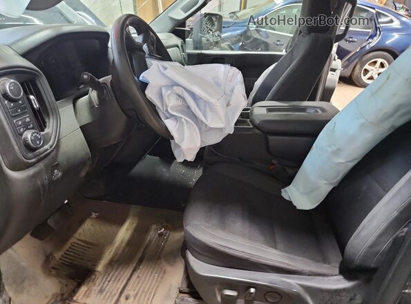 2GC4YME72R1123615 2024 CHEVROLET SILVERADO Gray Вид салону спереду