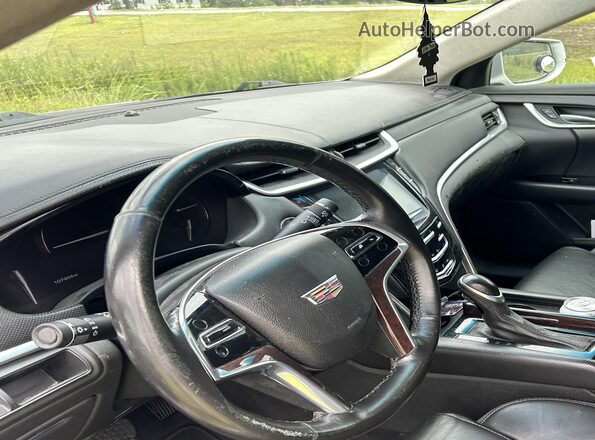 2GEXG6U30H9550146 2017 CADILLAC XTS  Вид салону спереду