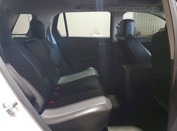 2GKFLUE34H6227775 2017 GMC TERRAIN White Widok wnętrza z tyłu