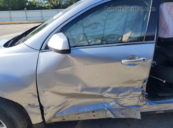 2GNALCEK7H1575629 2017 CHEVROLET EQUINOX Серебряный Вид салона спереди