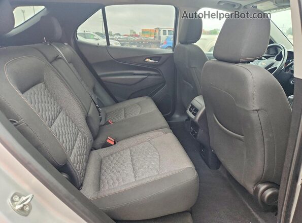 2GNAXKEX7J6268948 2018 CHEVROLET EQUINOX Серебряный Вид задней части салона