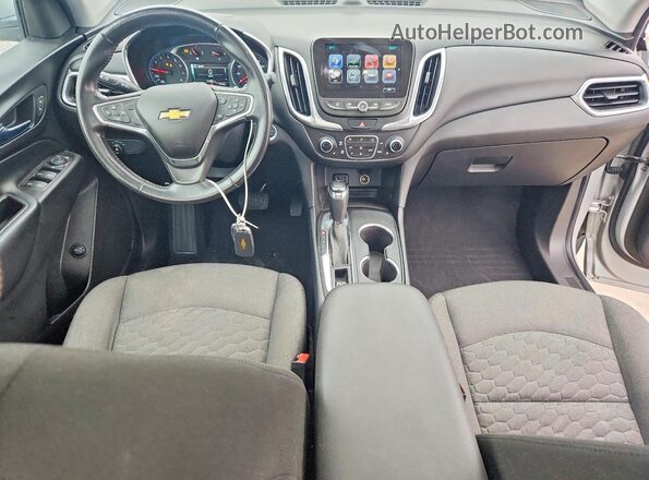 2GNAXKEX7J6268948 2018 CHEVROLET EQUINOX Серебряный Вид панели приборов