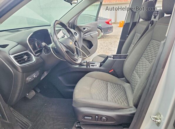 2GNAXKEX7J6268948 2018 CHEVROLET EQUINOX Серебряный Вид салона спереди