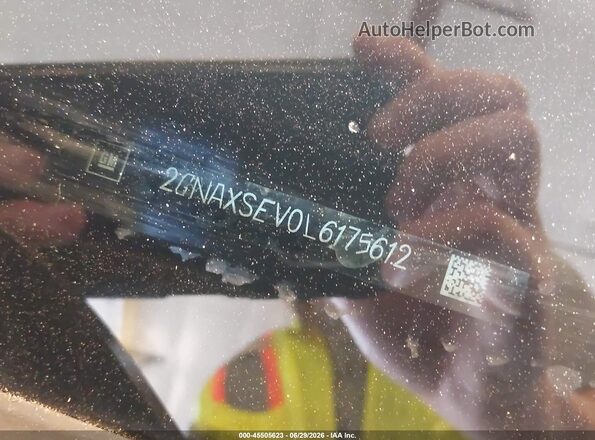2GNAXSEV0L6175612 2020 CHEVROLET EQUINOX Черный Вид подкапотного пространства