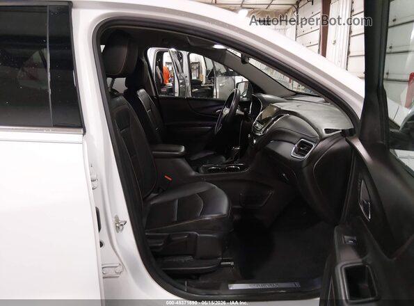 2GNAXWEX7J6178805 2018 CHEVROLET EQUINOX White Front interior view