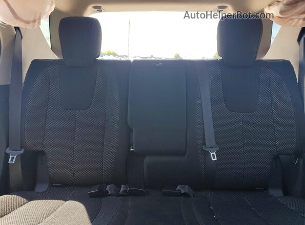 2GNFLFEKXG6205722 2016 CHEVROLET EQUINOX Black Rear seats view