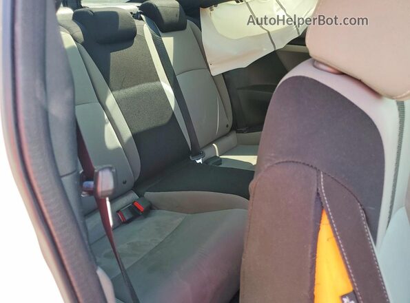 2HGFC3B39GH350986 2016 HONDA CIVIC White Widok tylnych siedzeń