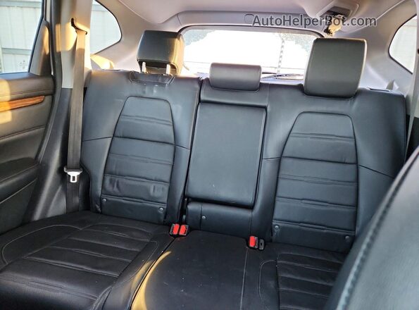 2HKRW2H89JH690332 2018 HONDA CR-V Silver Rear seats view