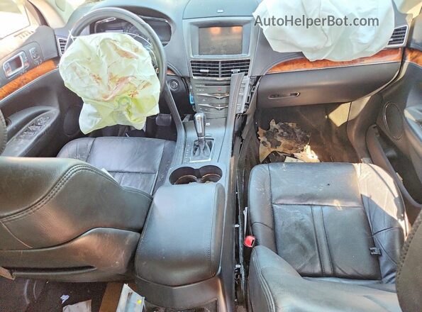 2LMHJ5AT5HBL01279 2017 LINCOLN MKT Черный Вид панели приборов