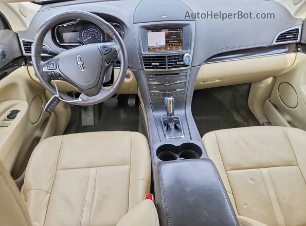 2LMHJ5AT5JBL01708 2018 LINCOLN MKT Silver Dashboard view