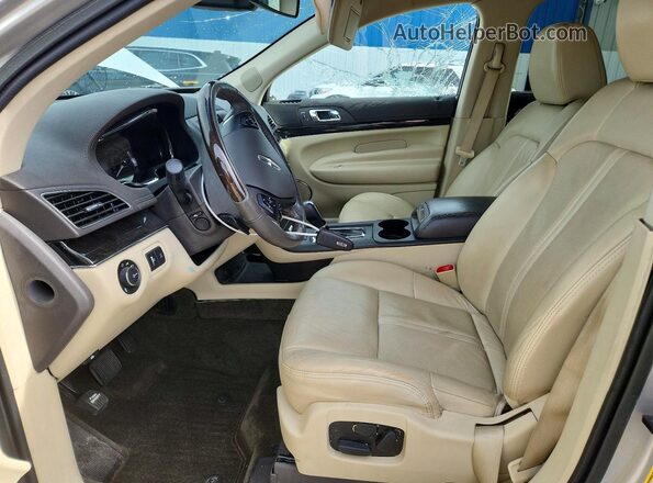 2LMHJ5AT5JBL01708 2018 LINCOLN MKT Silver Front interior view