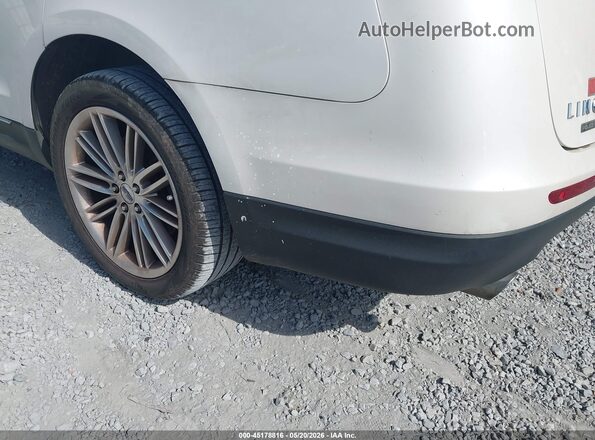 2LMHJ5AT6JBL02561 2018 LINCOLN MKT White Դիմացի տեսք