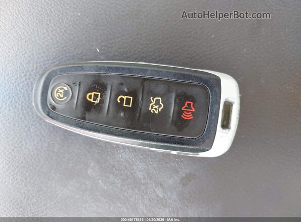 2LMHJ5AT6JBL02561 2018 LINCOLN MKT White Առջևի վահանակի տեսք