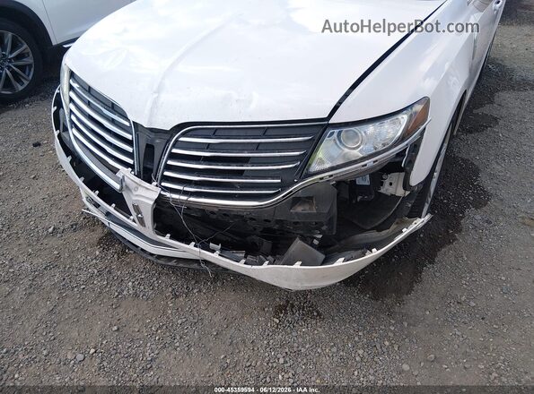 2LMHJ5AT7JBL01547 2018 LINCOLN MKT White Դիմացի տեսք