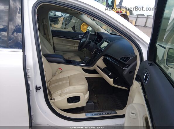 2LMHJ5AT7JBL01547 2018 LINCOLN MKT White Սալոնի դիմացի տեսք