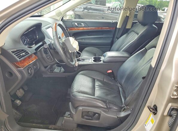 2LMHJ5FK1HBL00680 2017 LINCOLN MKT Beige Vista interior delantera