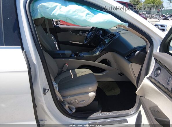 2LMPJ6K93LBL31006 2020 LINCOLN NAUTILUS White Vista interior delantera