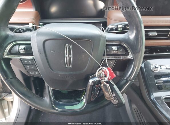 2LMPJ6K9XPBL08165 2023 LINCOLN NAUTILUS Gray Vista del salpicadero