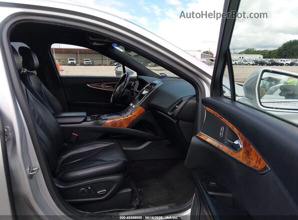 2LMPJ6KR4HBL53104 2017 LINCOLN MKX Silver Widok wnętrza z przodu