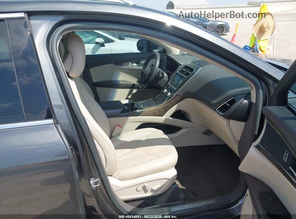 2LMPJ6KR8HBL35494 2017 LINCOLN MKX Gray Front interior view