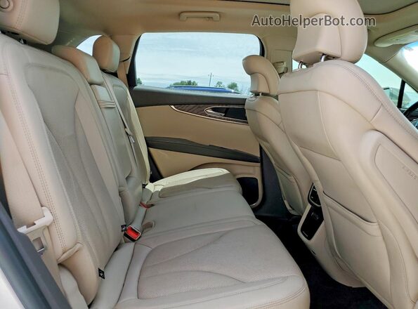 2LMPJ6L92KBL23430 2019 LINCOLN NAUTILUS White Հետևի նստատեղերի տեսք