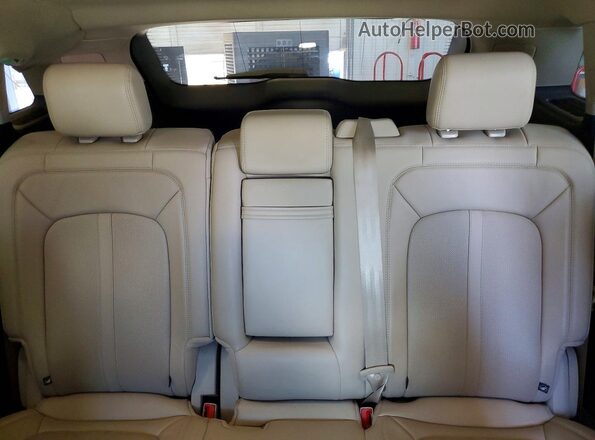 2LMPJ6L9XKBL23191 2019 LINCOLN NAUTILUS White Rear seats view