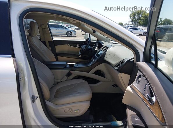2LMPJ6LR9HBL10781 2017 LINCOLN MKX White Widok wnętrza z przodu