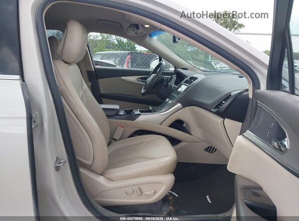 2LMPJ8J91LBL02648 2020 LINCOLN NAUTILUS Серый Вид салона спереди