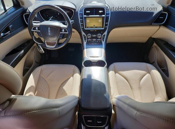 2LMPJ8K90KBL39669 2019 LINCOLN NAUTILUS Белый Вид панели приборов