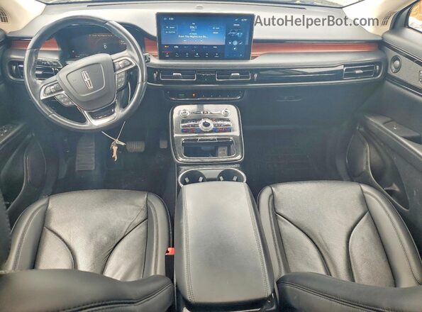 2LMPJ8K93NBL09554 2022 LINCOLN NAUTILUS Серебряный Вид панели приборов