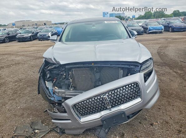 2LMPJ8K93NBL09554 2022 LINCOLN NAUTILUS Серебряный Вид спереди