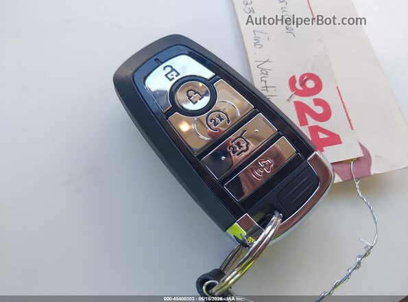 2LMPJ8K95PBL05945 2023 LINCOLN NAUTILUS Серебряный Вид панели приборов