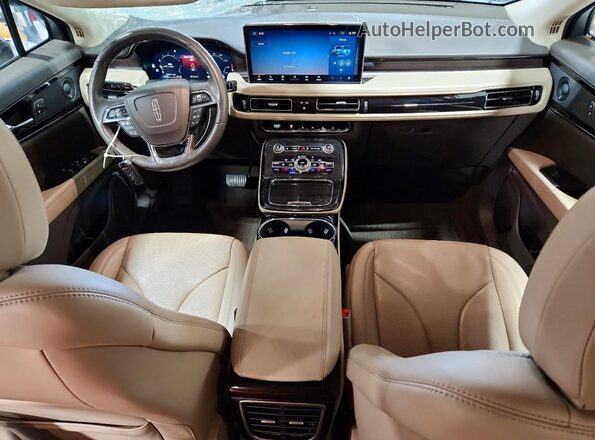 2LMPJ8K96MBL11653 2021 LINCOLN NAUTILUS Белый Вид панели приборов