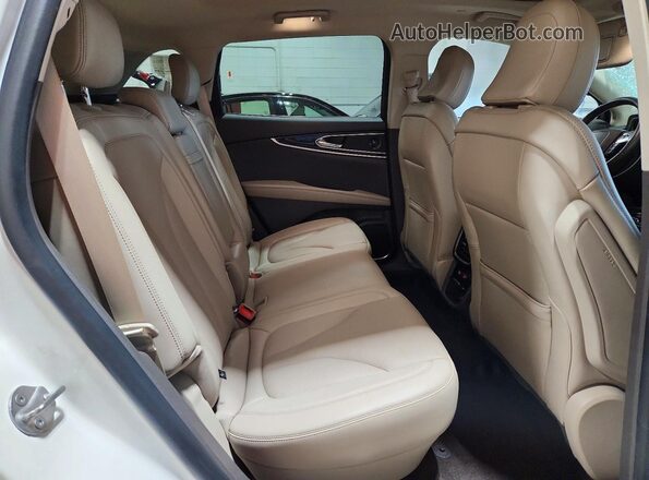 2LMPJ8K96MBL11653 2021 LINCOLN NAUTILUS Белый Вид задней части салона