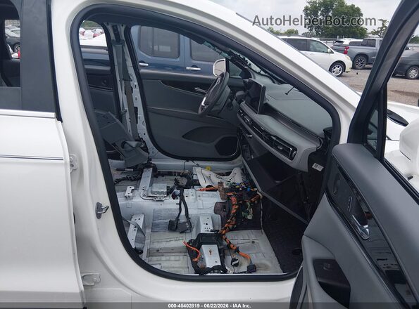 2LMPJ8K9XNBL08675 2022 LINCOLN NAUTILUS White Սալոնի դիմացի տեսք