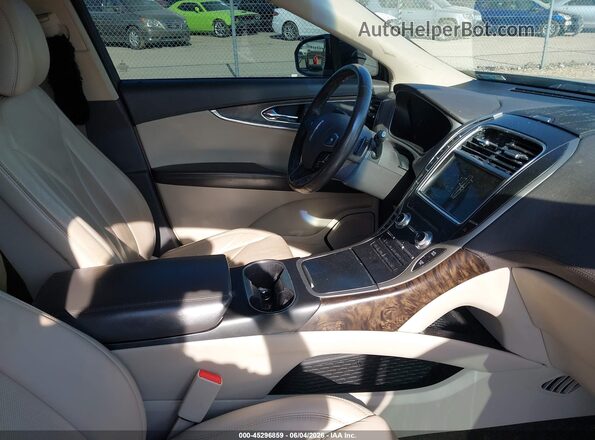 2LMPJ8KR0HBL17941 2017 LINCOLN MKX Gray Widok wnętrza z przodu