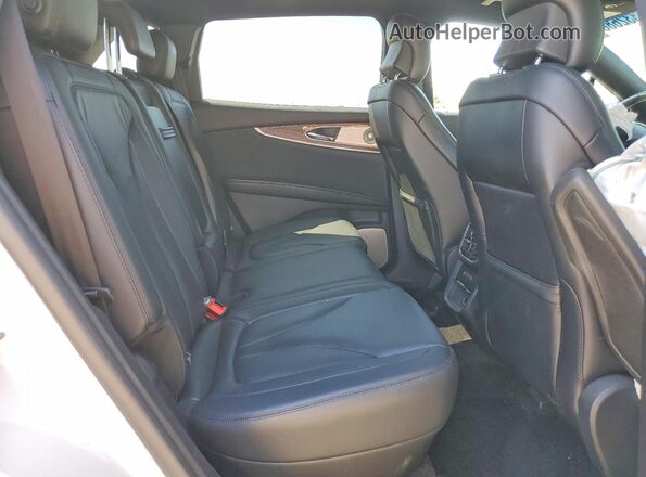 2LMPJ8LP1HBL35829 2017 LINCOLN MKX White Rear interior view