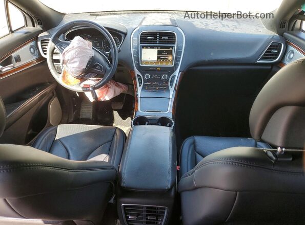 2LMPJ8LP1HBL35829 2017 LINCOLN MKX White Dashboard view
