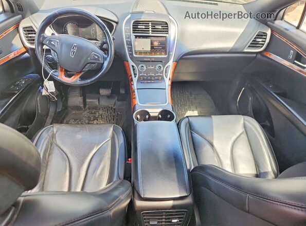 2LMPJ8LP1JBL38641 2018 LINCOLN MKX White Vista del salpicadero