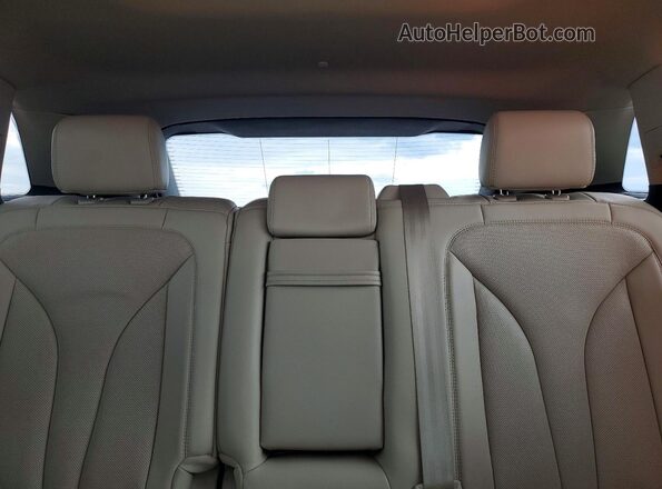 2LMPJ8LP4KBL16375 2019 LINCOLN NAUTILUS Cream Widok tylnych siedzeń