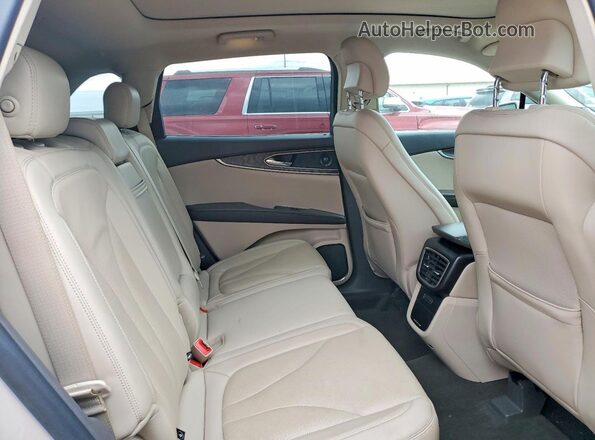 2LMPJ8LP4KBL16375 2019 LINCOLN NAUTILUS Cream Widok wnętrza z tyłu