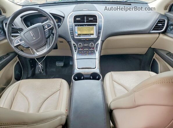 2LMPJ8LP4KBL16375 2019 LINCOLN NAUTILUS Cream Widok deski rozdzielczej