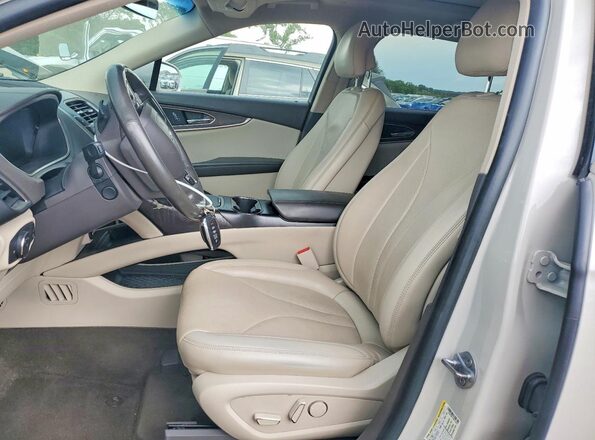 2LMPJ8LP4KBL16375 2019 LINCOLN NAUTILUS Cream Widok wnętrza z przodu