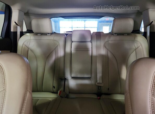 2LMPJ8LR2HBL35212 2017 LINCOLN MKX Blue Vista de los asientos traseros