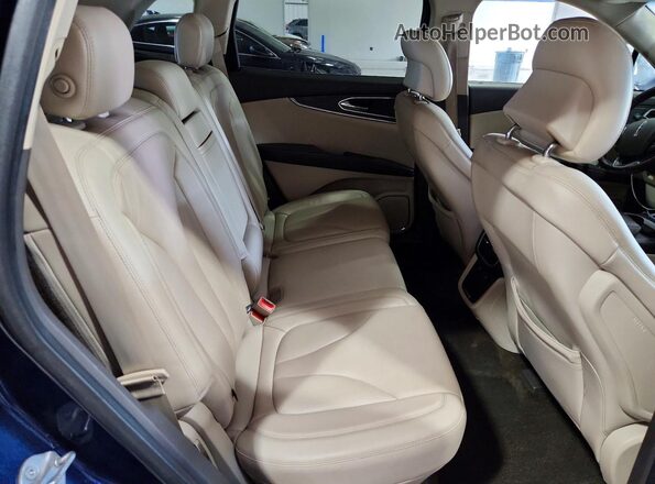 2LMPJ8LR2HBL35212 2017 LINCOLN MKX Blue Vista interior trasera