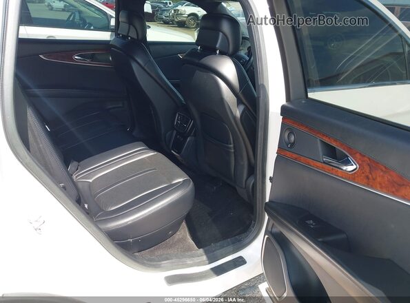 2LMPJ8LR2JBL37466 2018 LINCOLN MKX White VIN կոդի պիտակի տեսք