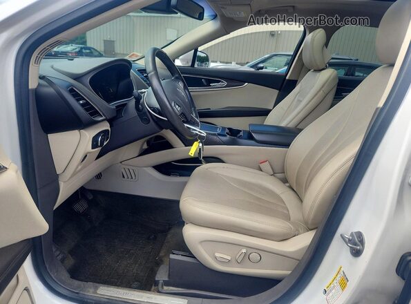 2LMPJ8LR8JBL19280 2018 LINCOLN MKX White Front interior view