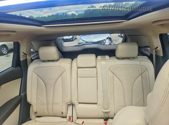 2LMPJ8LR8JBL19280 2018 LINCOLN MKX White Rear seats view